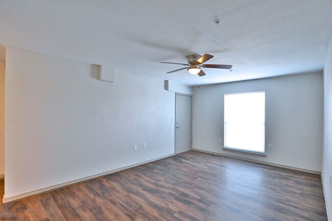 Building Photo - Newly Remodeled South Abilene Apartments!