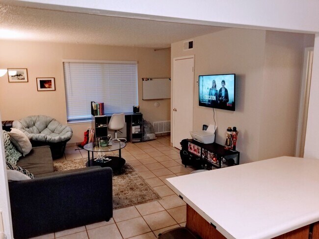 Building Photo - 1 Bed, 1 Bath. Condo! Next to the Heart of NAU Campus!  - Students & Cats OK!! NO Dogs! Avail. Ma...