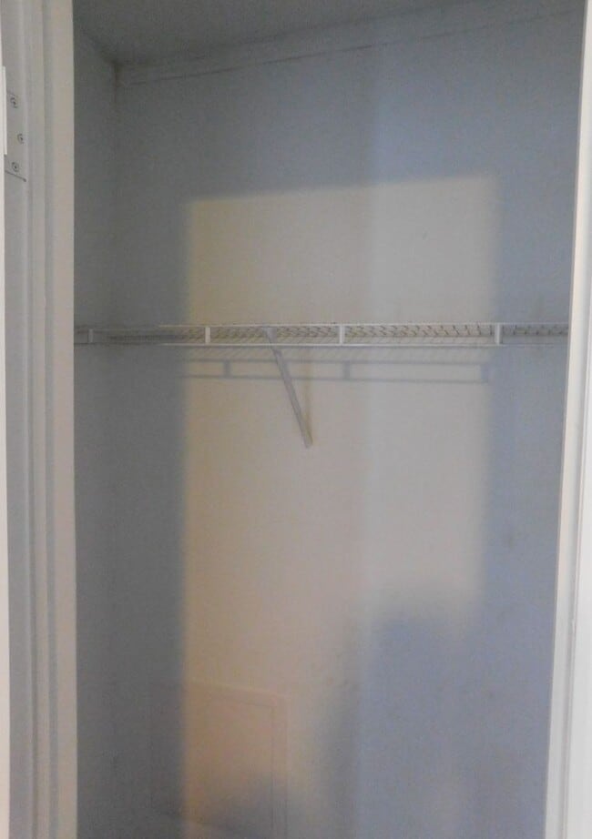 Building Photo - 107 Varsity Dr