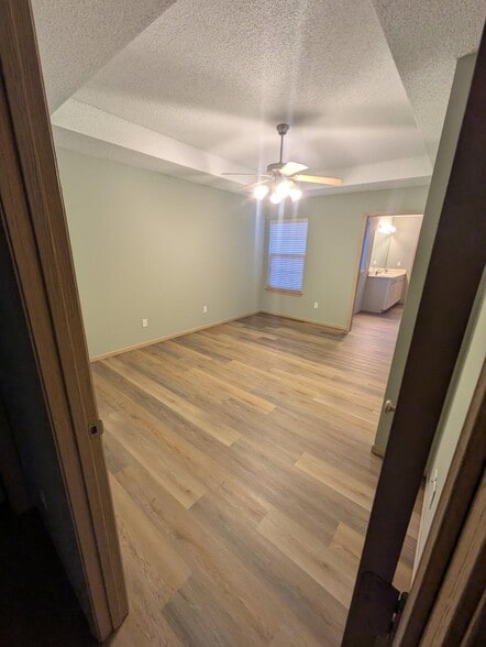 Building Photo - 2013 Hickoryleaf Ln