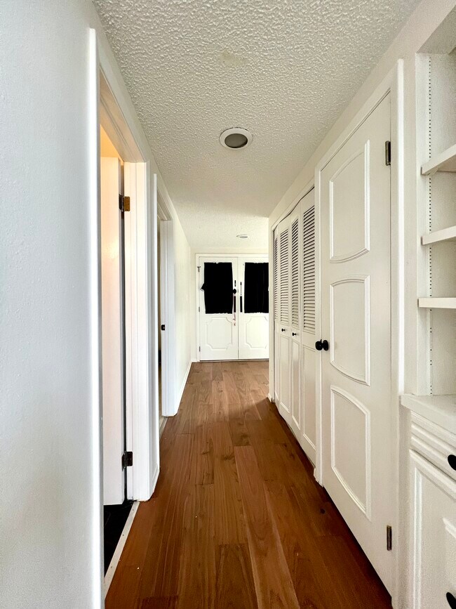 Front Entry Hallway - 3268 S Oneida Way