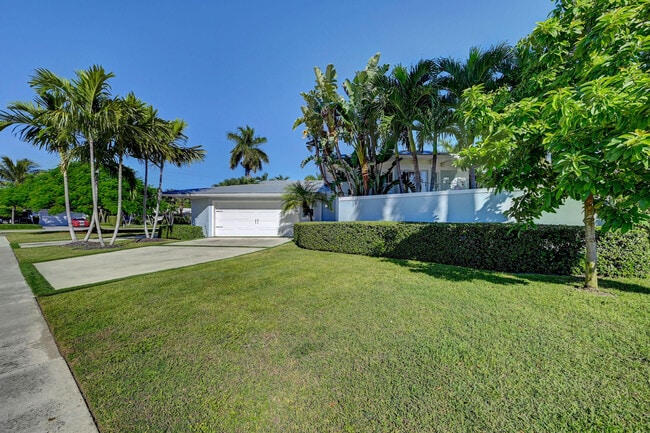 Building Photo - 3400 NE 6th Dr