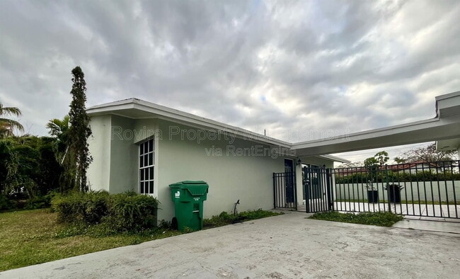 Building Photo - 3420 SW 125th Ct