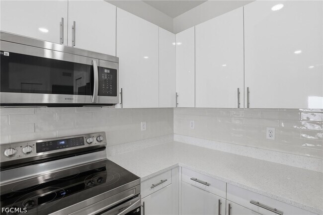 Building Photo - 721 Ivan Ave S