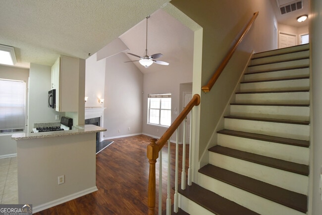 Building Photo - 115 S Fairfield Dr
