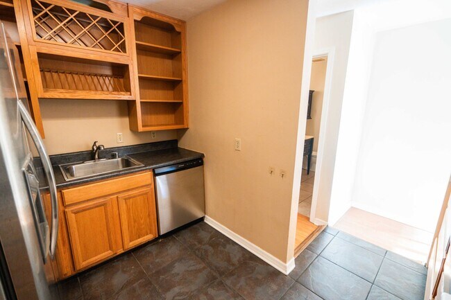 Building Photo - 2/2.5 Gated Community near FSU with Water ...