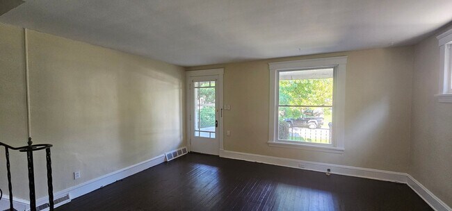 Building Photo - 1280-1280 Marlowe Ave