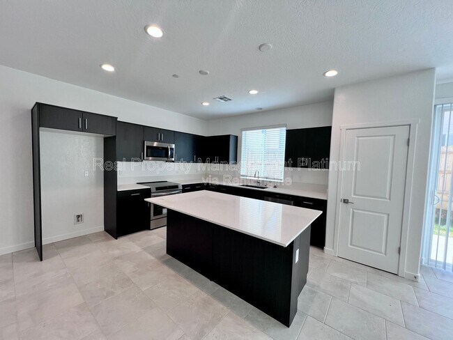 Building Photo - 2891 E Tierra Dr