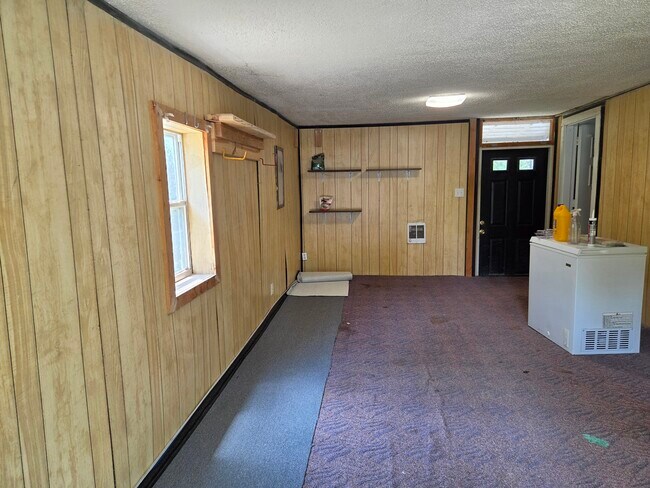 Building Photo - 2439 Yates Dr