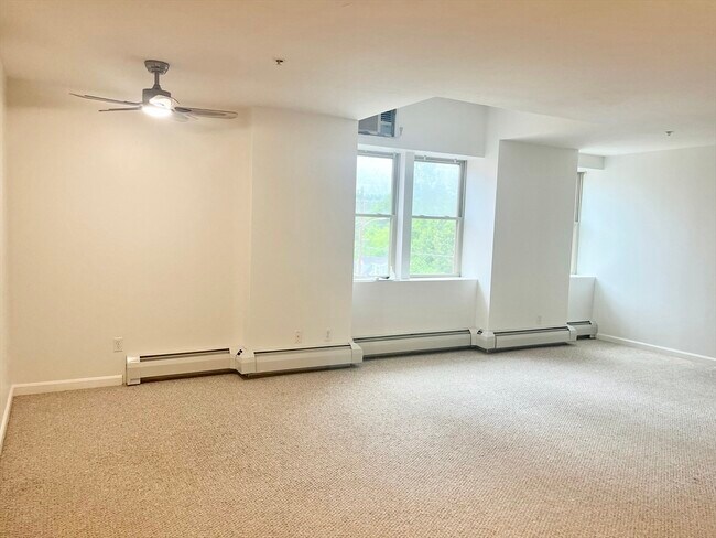 Building Photo - 205 Chapin St