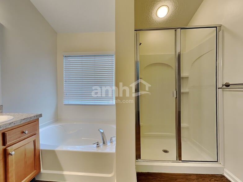 Building Photo - 587 Arborwood Dr