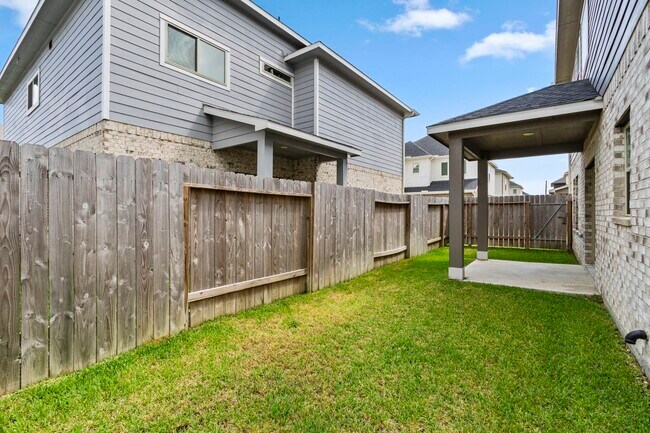 Building Photo - 31130 Mahogany Fir Trl