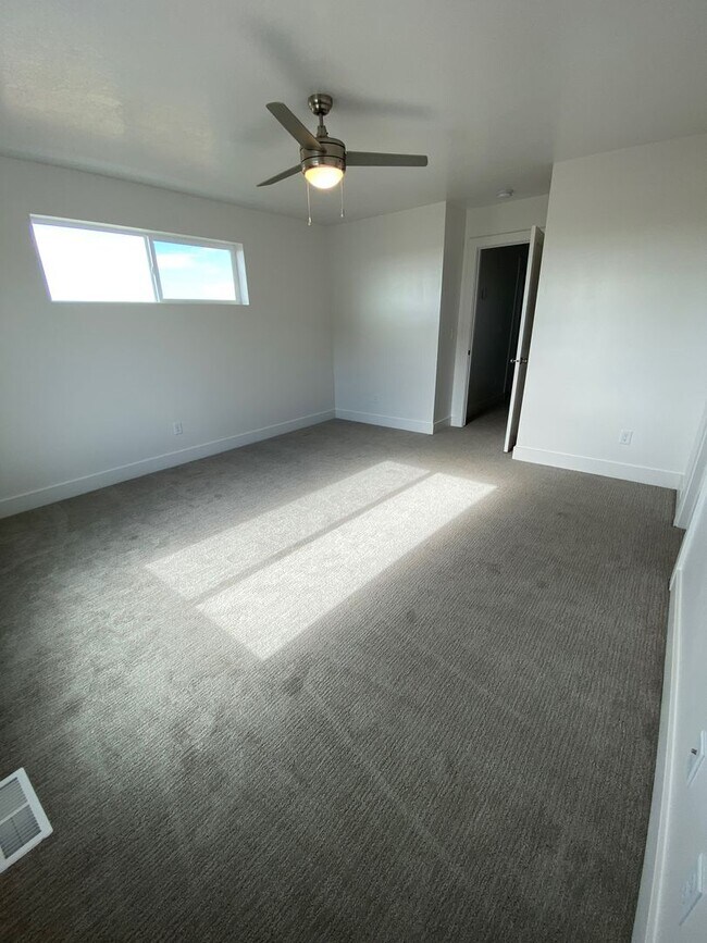 Building Photo - Beautiful 3 Bed, 2.5 Town Home! Available Now! See Our 3D Tour of This Property! Available on Jun...