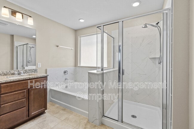 Building Photo - 1915 Overlook Knoll