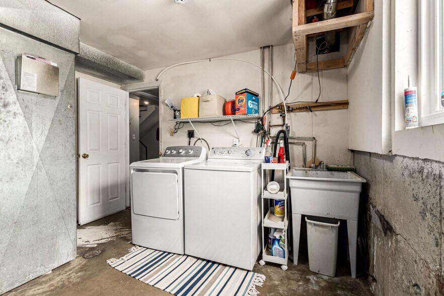 Building Photo - 11487 Larson Ln