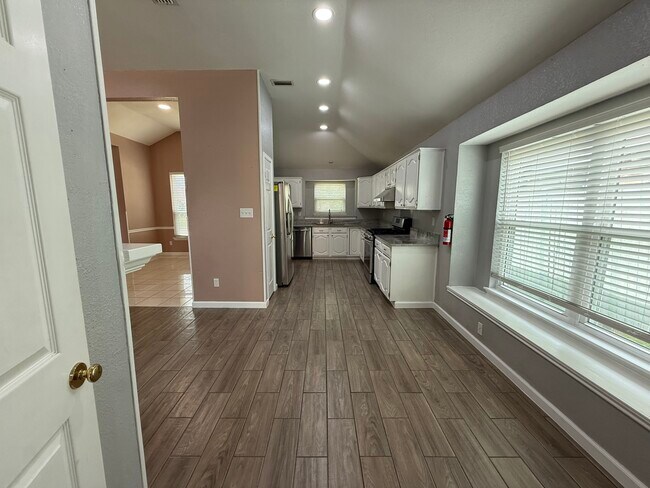 Building Photo - 7013 Jack Franzen Dr