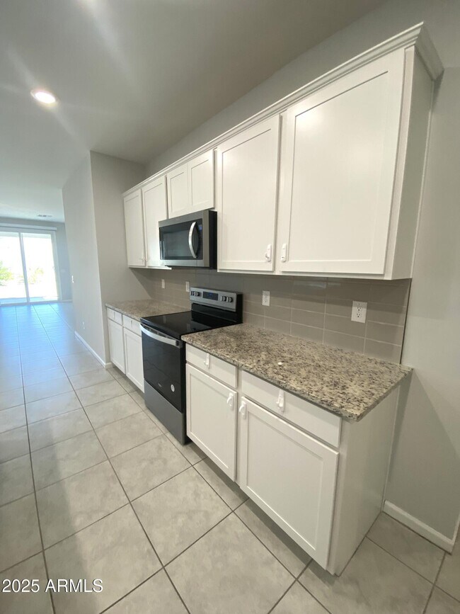 Building Photo - 24620 W Mohave St