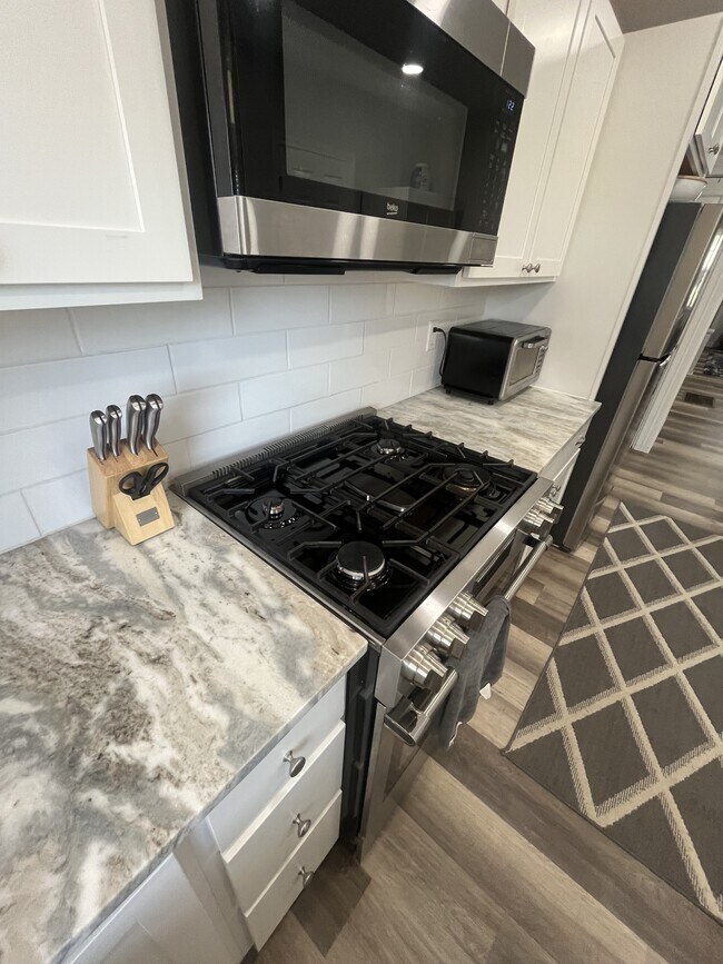 Building Photo - 220 E Liberty St