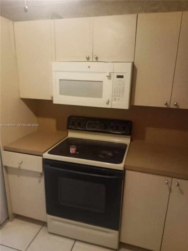 Building Photo - 6280 SW 8th Pl