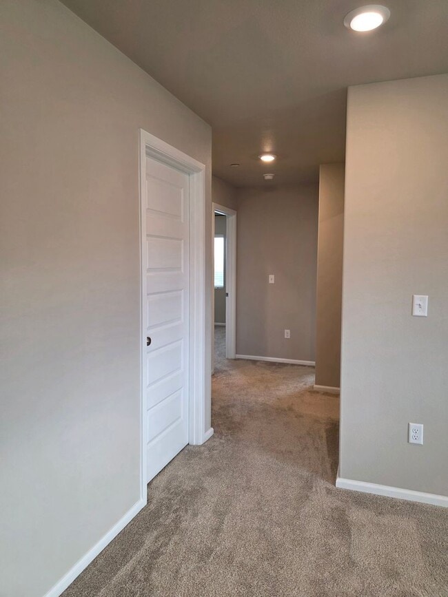 Building Photo - 4 Bedroom Home in Soundview Estates!