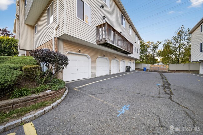 Building Photo - 1606 Madaline Dr