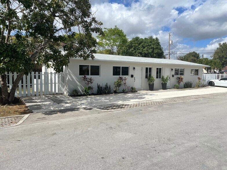 Building Photo - 3760 NW 13th Pl