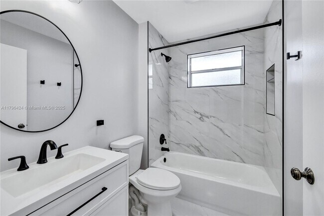 Building Photo - 618 Woodgate Cir