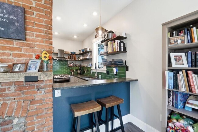 Building Photo - 2931 Cleinview Ave