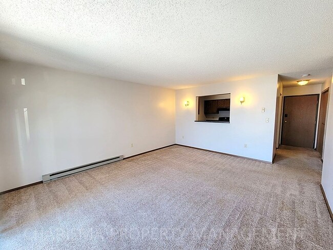 Building Photo - SPACIOUS ONE BEDROOM UNIT, WITH GREAT AMEN...