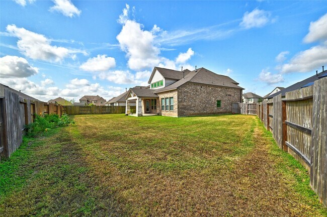 Building Photo - 6211 Shore Ridge Ct