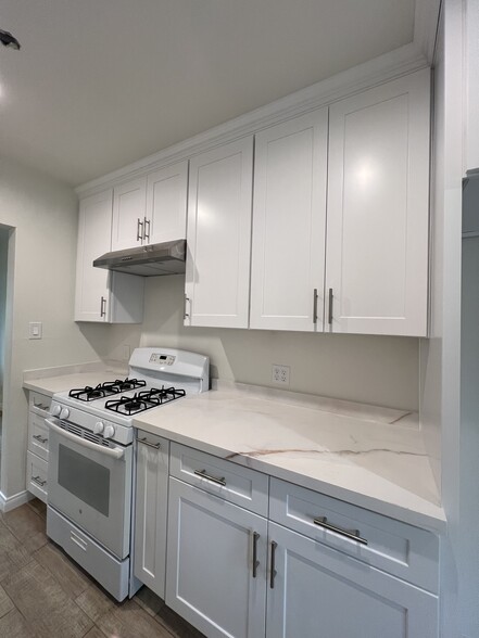 Kitchen newly remodeled including stove - 713 W Colorado Blvd
