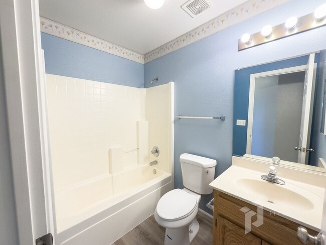 Building Photo - 3 Bedroom, 2 Bath Chico Home!