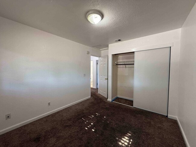 Building Photo - Elk Grove 3 Bed 2 Bath