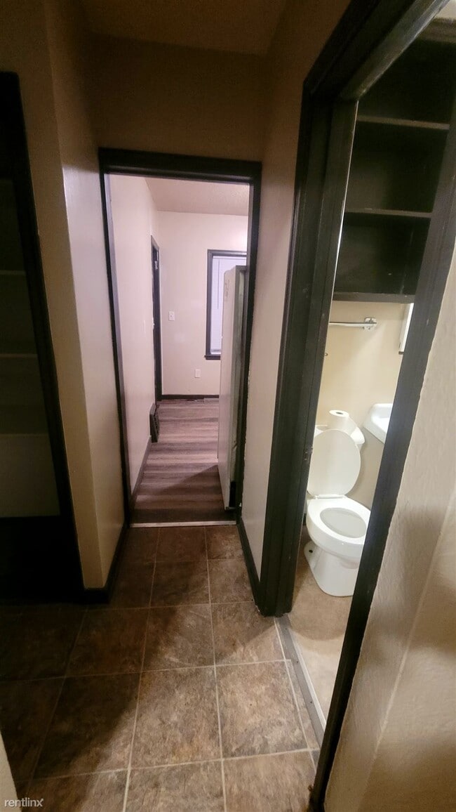 Building Photo - 2 br, 1 bath Townhome - 401 North Dewey St...