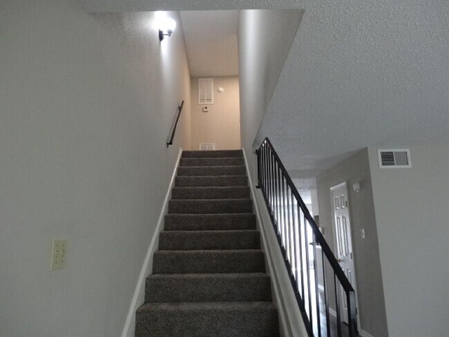 Building Photo - 15521 Weldon Dr