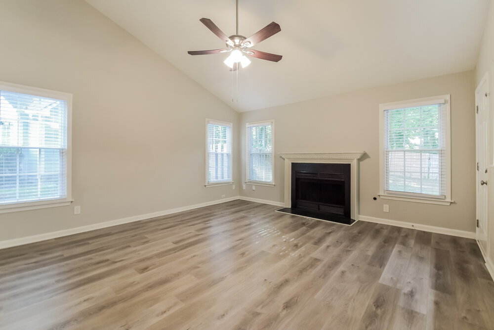 Building Photo - 547 Riverbirch Trce