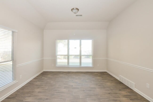 Building Photo - 4520 L & N Ave