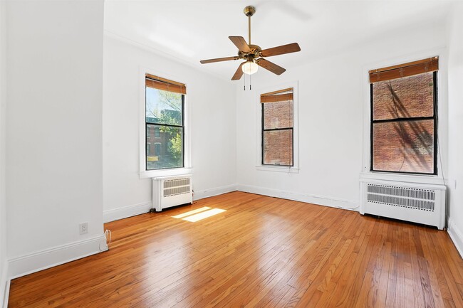 Primary Photo - 457 Jersey Ave