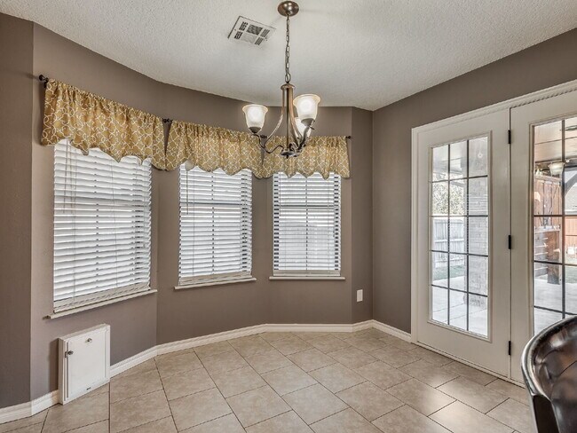Building Photo - Immaculate Edmond Home with New Carpet and Storm Shelter!