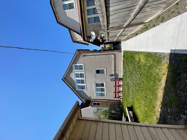 Building Photo - 5133 W Wrightwood Ave