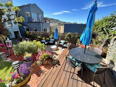 Building Photo - Beautiful 2 Bedroom 1 Bathroom with backya...