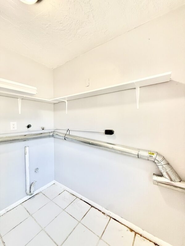 Building Photo - 972 San Christopher Dr