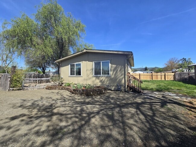 Building Photo - 2097 Castle Ave