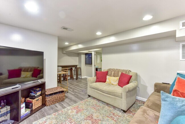 Building Photo - 1343 Kennedy St NW