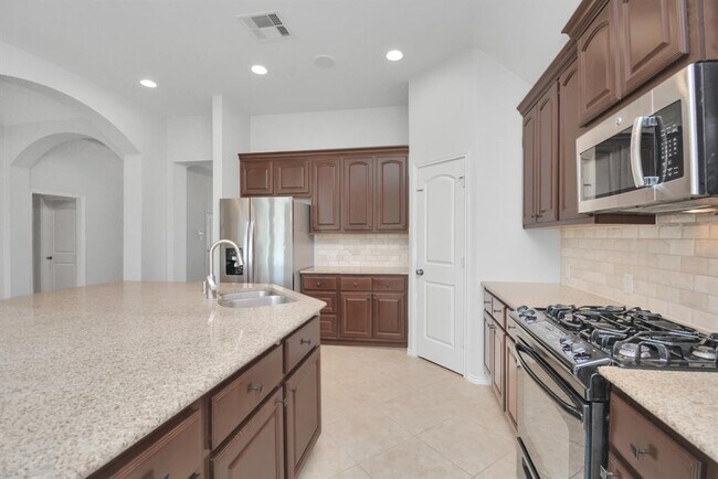 Building Photo - 2823 Woodland Glen Ln
