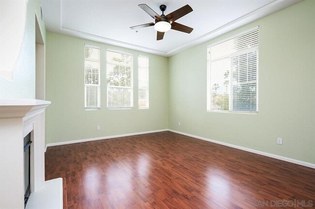 Building Photo - Gorgeous Townhome in Liberty Station!