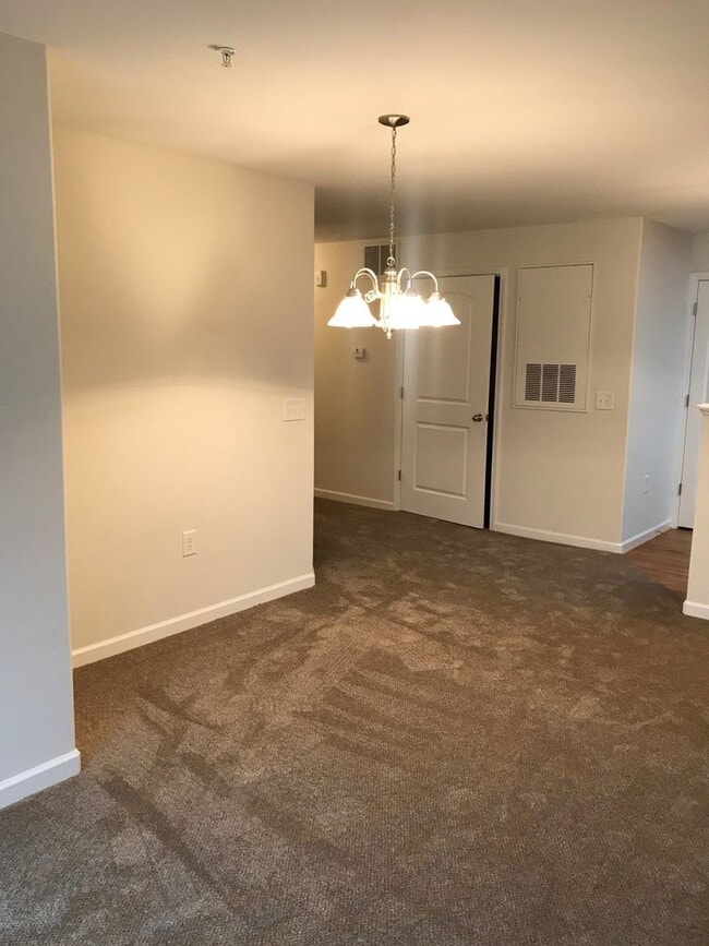 Building Photo - Bright & Inviting 2-Bedroom Condo in Prime...