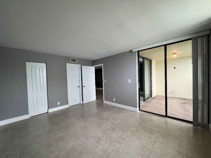 Building Photo - 118 Lake Emerald Dr