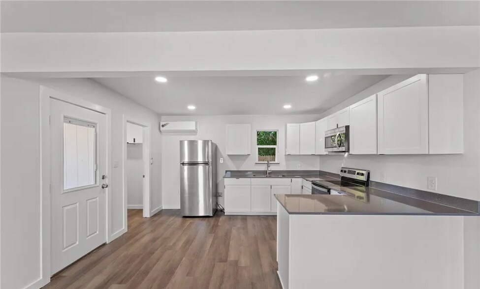 Building Photo - 112 Linda Dr