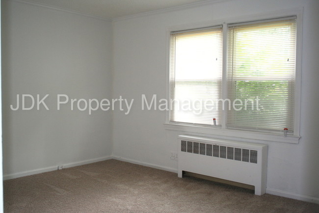 Building Photo - Condo in Brookwood Gardens